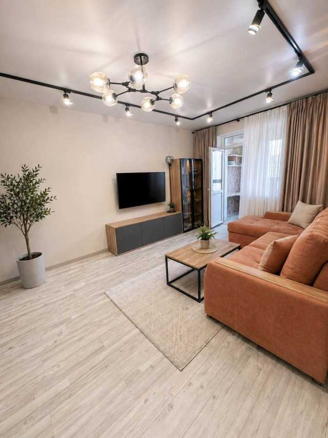 Продажа 3-комнатной квартиры 92.2 м², Чубинского ул., 8Б