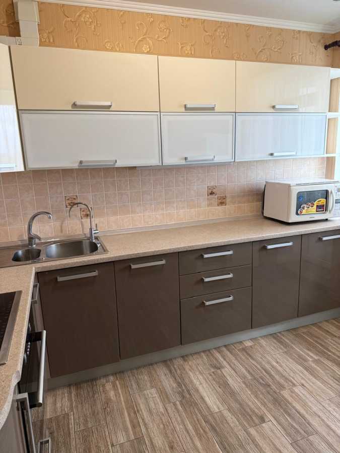 Аренда 3-комнатной квартиры 97 м², Генерала Наумова ул., 66