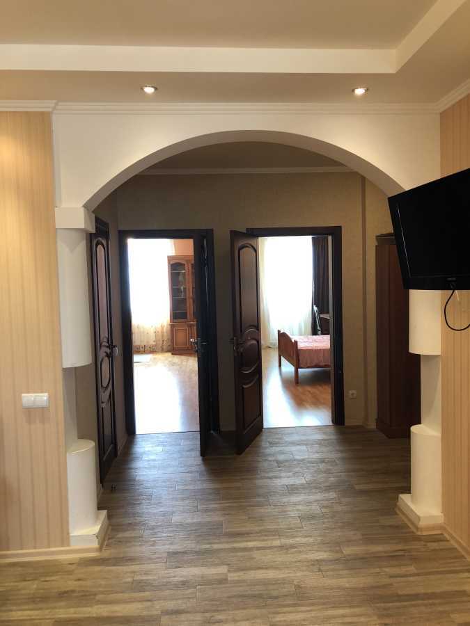 Аренда 3-комнатной квартиры 97 м², Генерала Наумова ул., 66