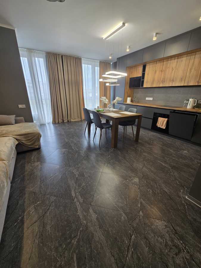 Оренда 3-кімнатної квартири 82.8 м², Шолуденка вул., 30