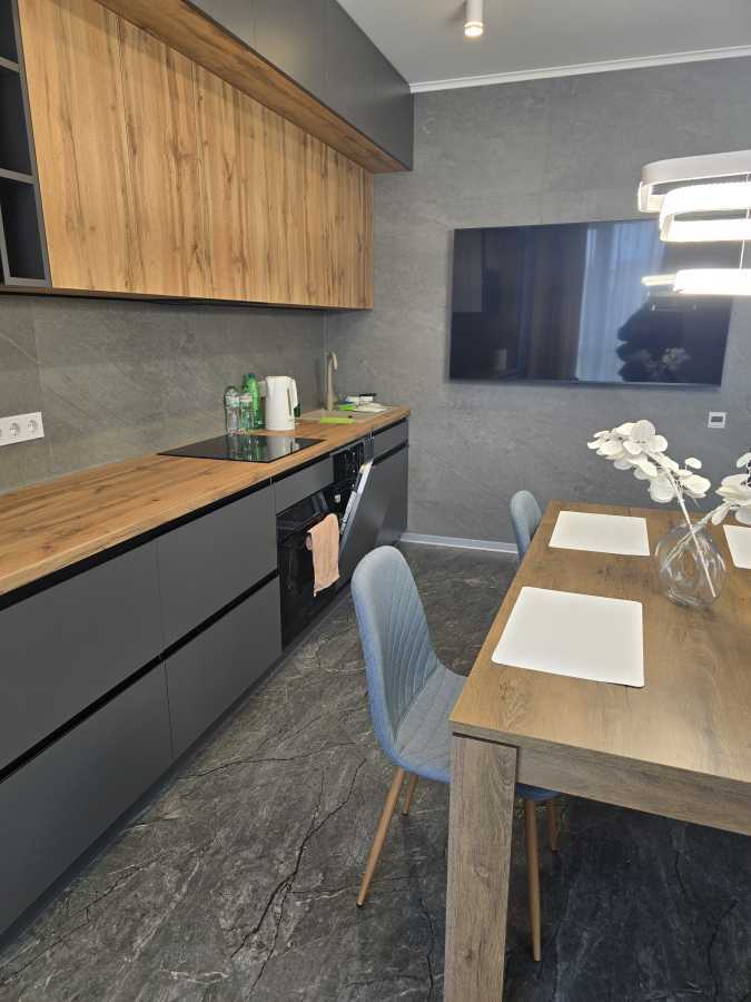 Оренда 3-кімнатної квартири 82.8 м², Шолуденка вул., 30