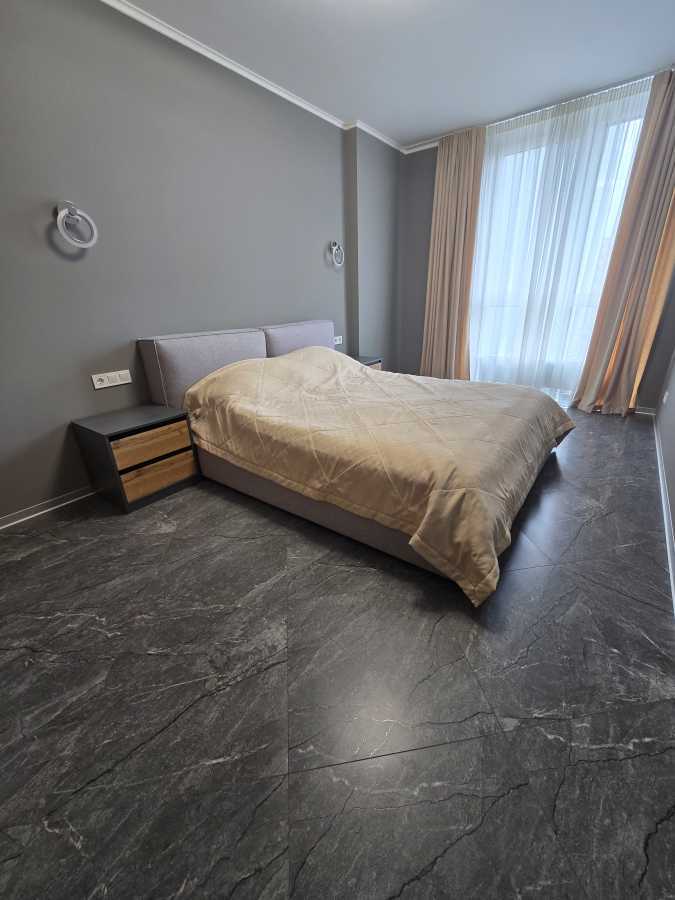 Оренда 3-кімнатної квартири 82.8 м², Шолуденка вул., 30