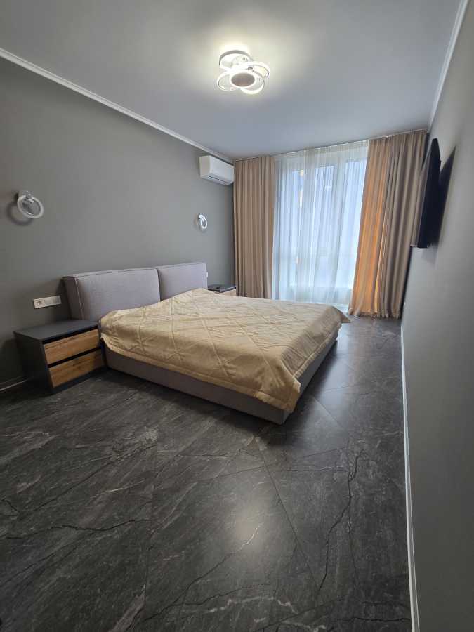 Оренда 3-кімнатної квартири 82.8 м², Шолуденка вул., 30