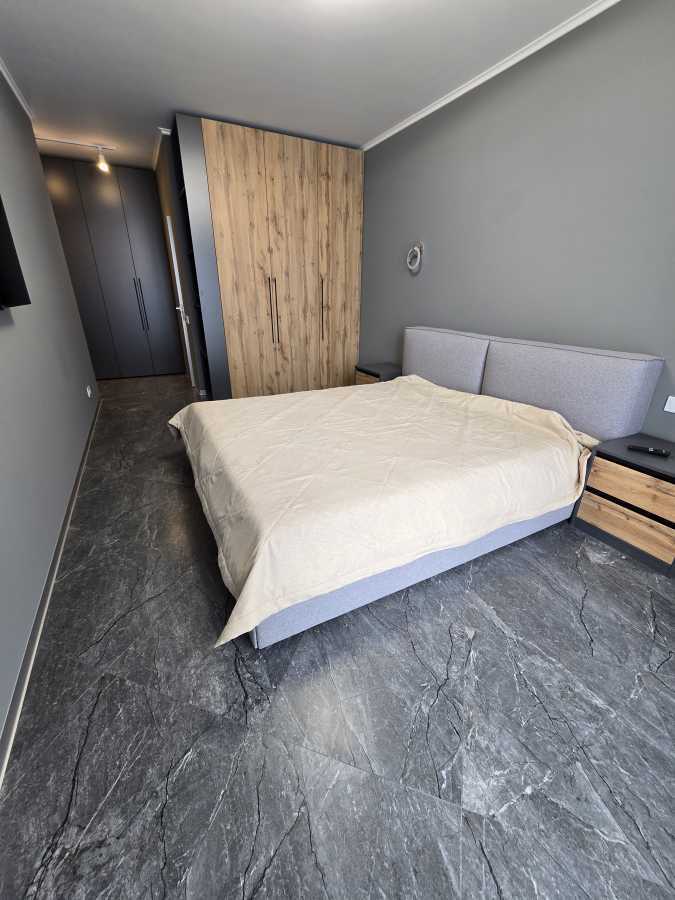 Оренда 3-кімнатної квартири 82.8 м², Шолуденка вул., 30