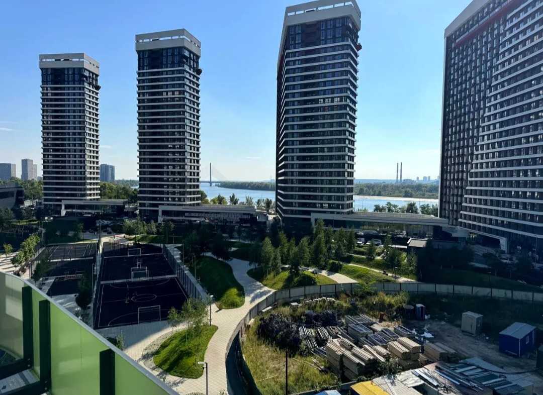 Продажа 3-комнатной квартиры 98 м², Днепровская наб., 15К