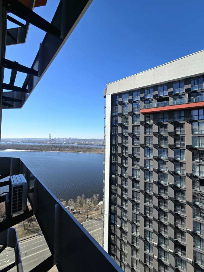 Продажа 3-комнатной квартиры 98 м², Днепровская наб., 15К