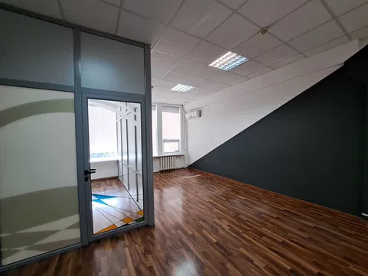 Аренда офиса 35 м², Евгения Сверстюка ул., 11Б