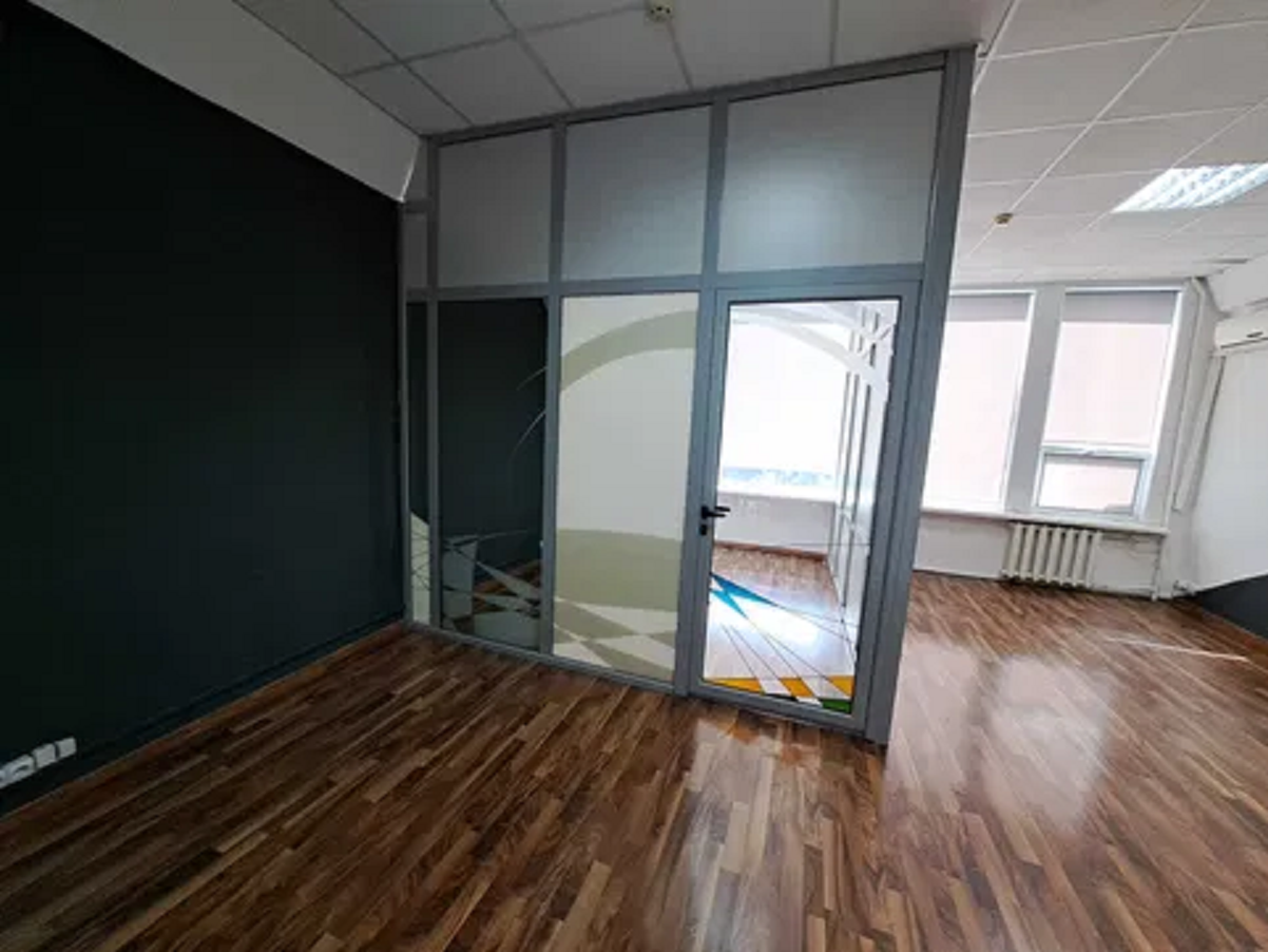Аренда офиса 35 м², Евгения Сверстюка ул., 11Б