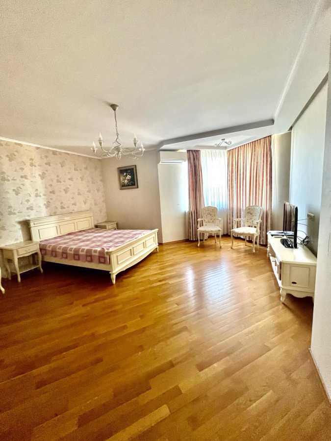 Продажа 2-комнатной квартиры 65 м², Саперно-Слободская ул., 22
