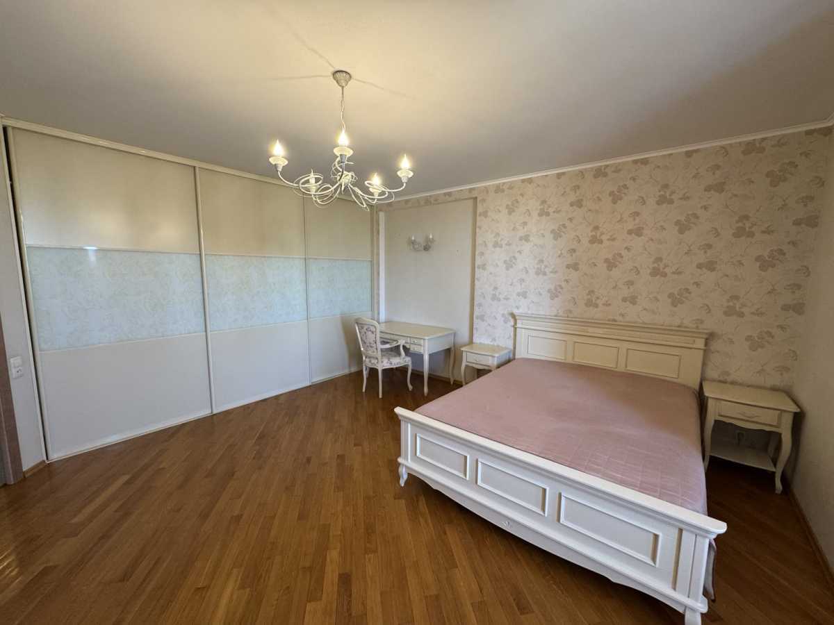 Продажа 2-комнатной квартиры 65 м², Саперно-Слободская ул., 22