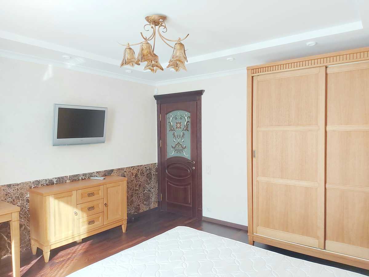 Продаж 4-кімнатної квартири 166 м², Боголюбова вул., 16