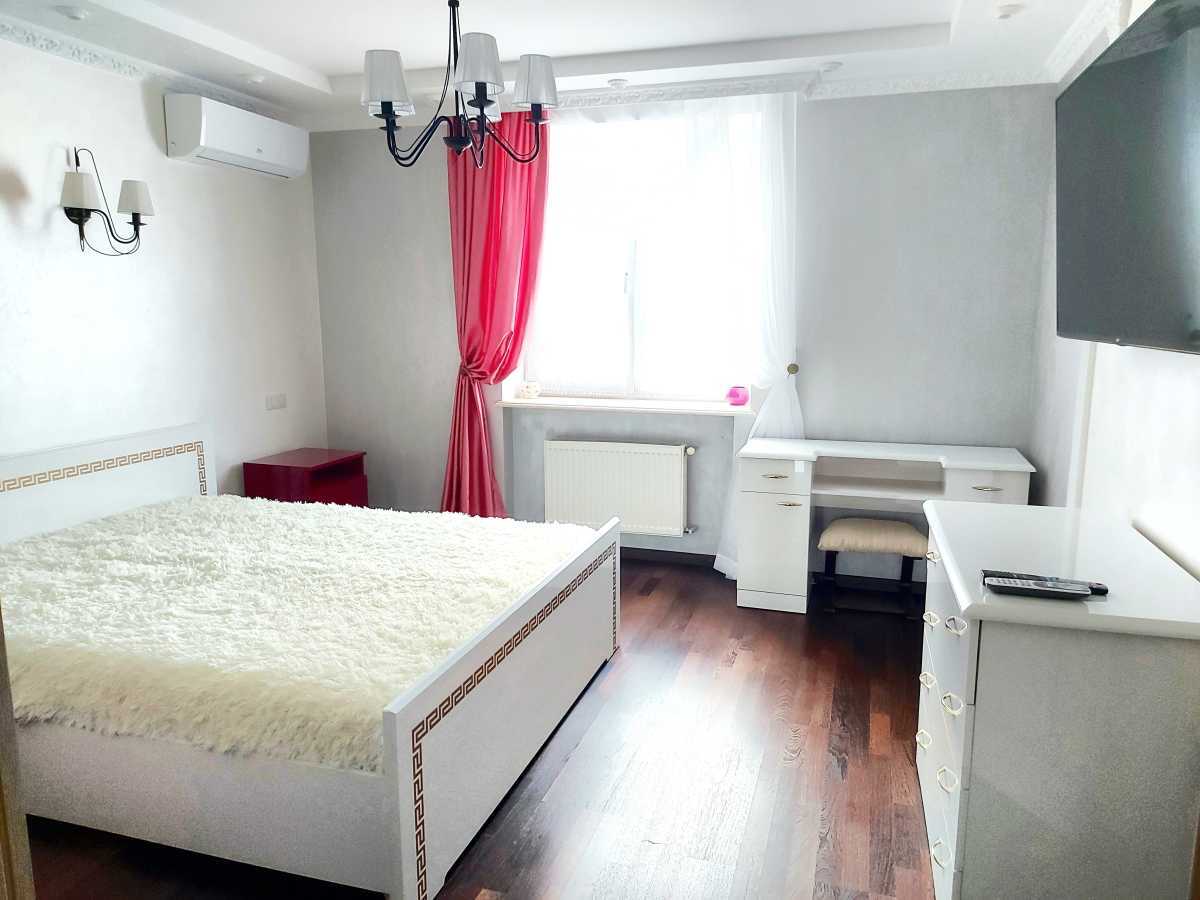 Продаж 4-кімнатної квартири 166 м², Боголюбова вул., 16