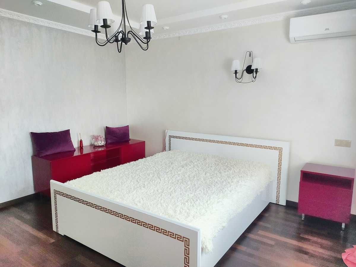 Продаж 4-кімнатної квартири 166 м², Боголюбова вул., 16