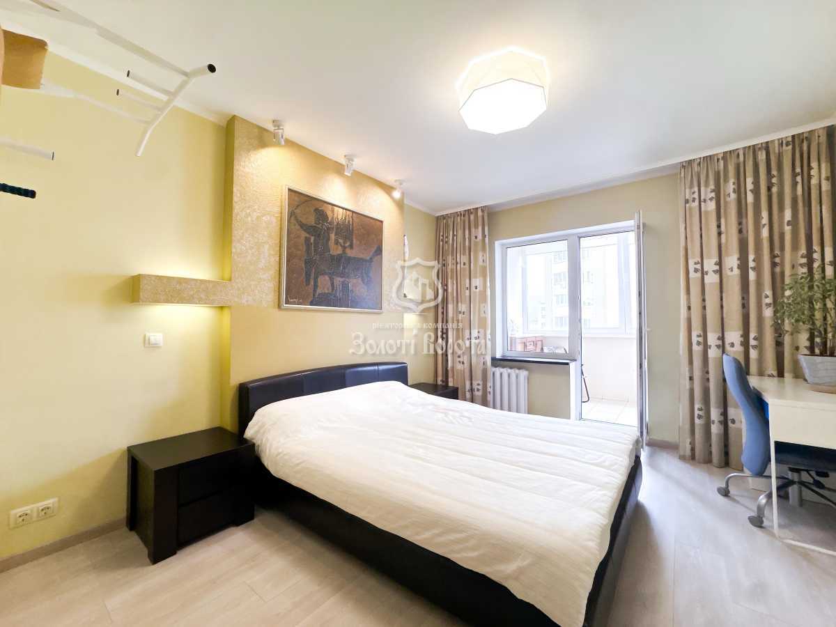 Продажа 3-комнатной квартиры 94 м², Михаила Донца ул., Драгоманова, 1Г