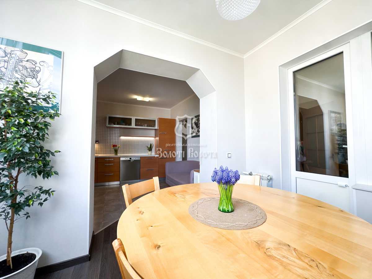 Продажа 3-комнатной квартиры 94 м², Михаила Донца ул., Драгоманова, 1Г