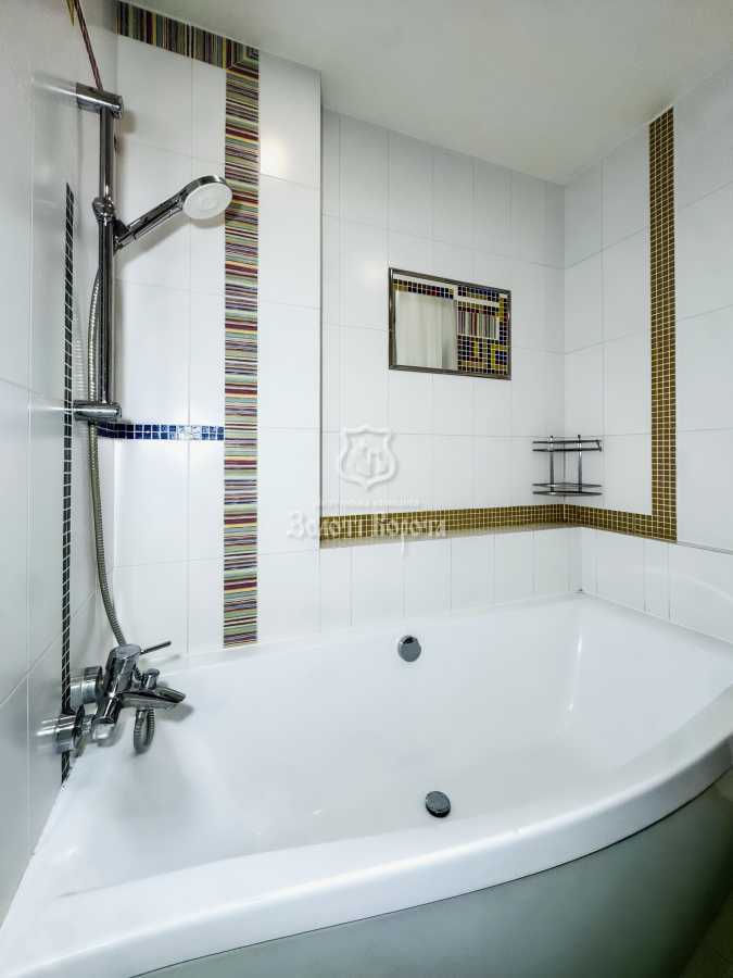 Продажа 3-комнатной квартиры 94 м², Михаила Донца ул., Драгоманова, 1Г