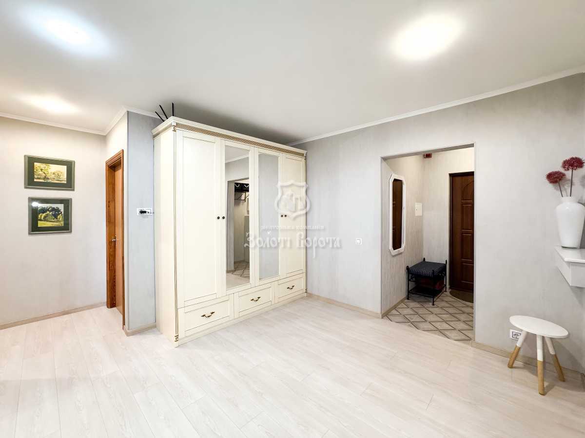 Продажа 3-комнатной квартиры 94 м², Михаила Донца ул., Драгоманова, 1Г