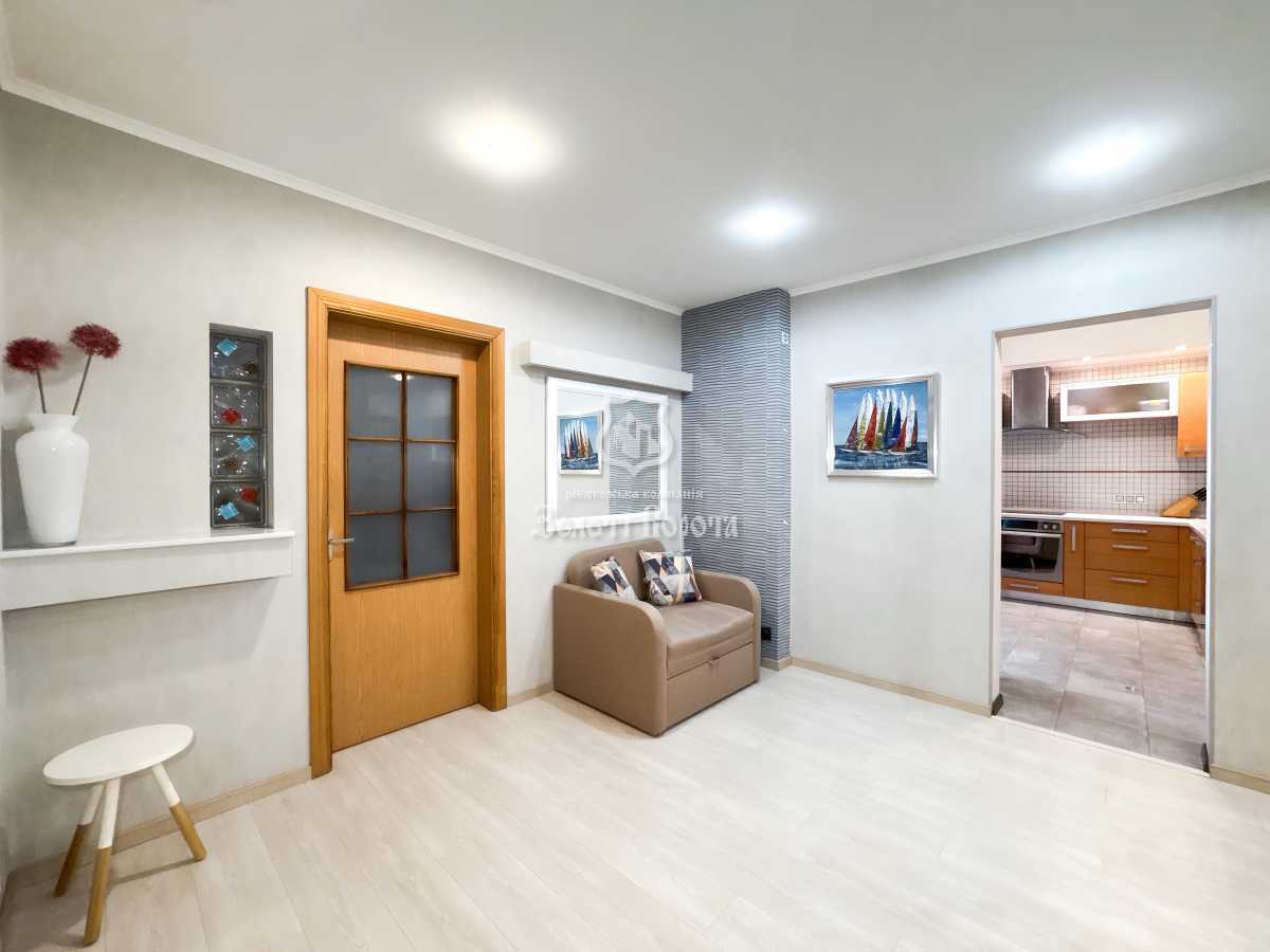 Продажа 3-комнатной квартиры 94 м², Михаила Донца ул., Драгоманова, 1Г