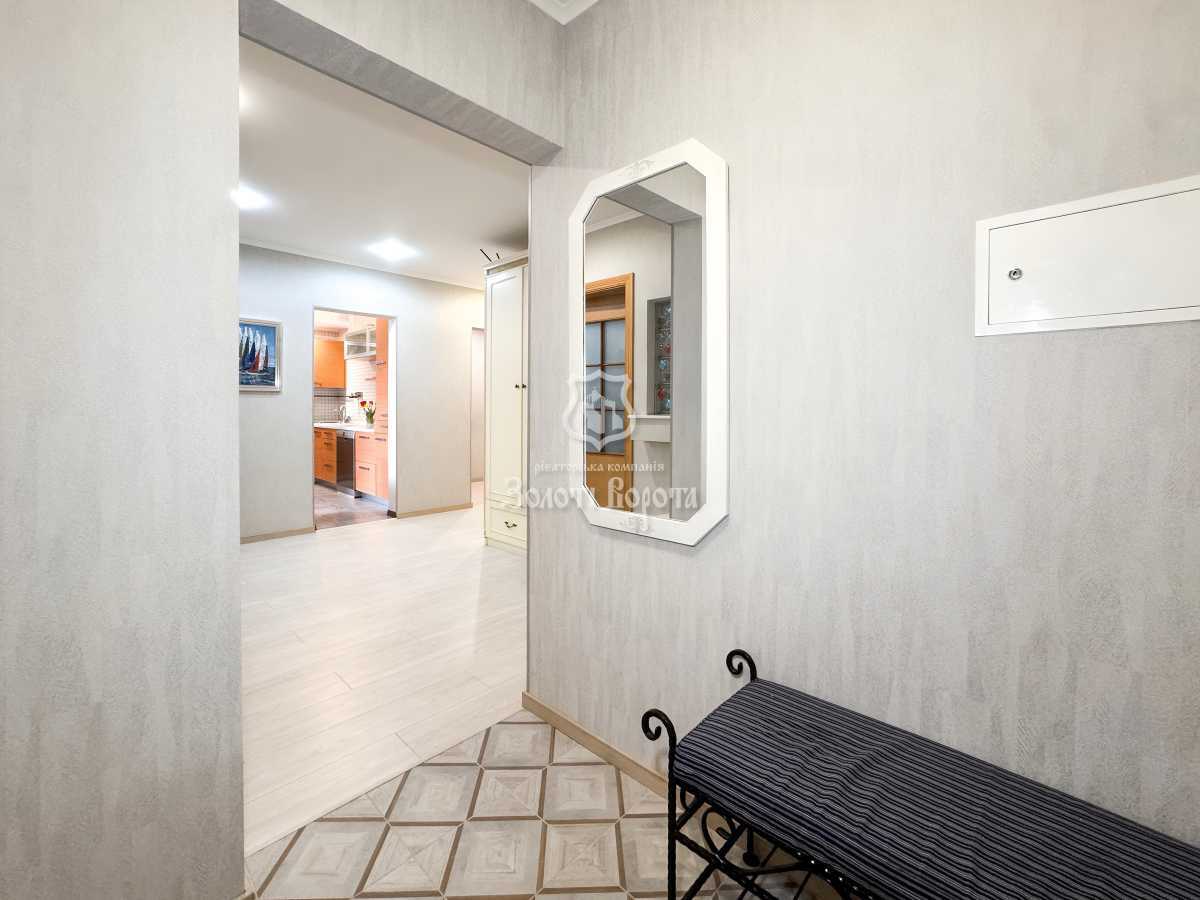 Продажа 3-комнатной квартиры 94 м², Михаила Донца ул., Драгоманова, 1Г