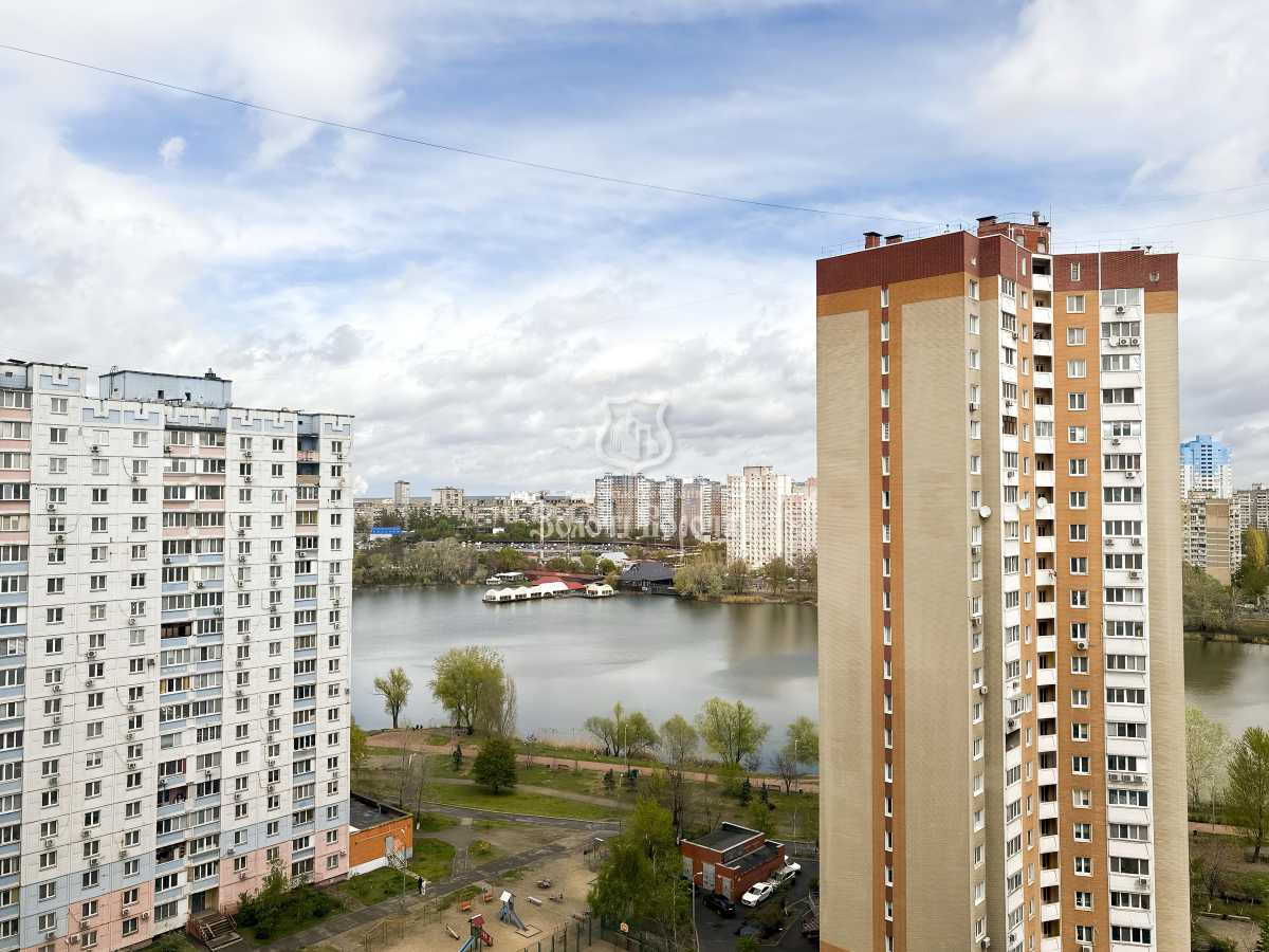 Продажа 3-комнатной квартиры 94 м², Михаила Донца ул., Драгоманова, 1Г