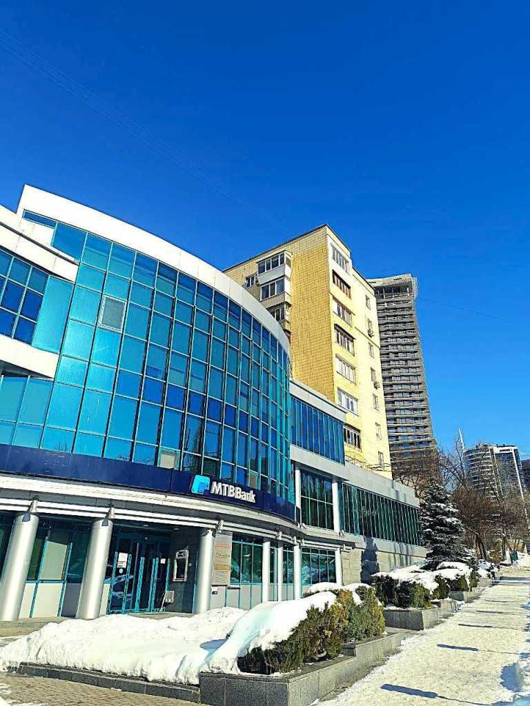 Продажа 3-комнатной квартиры 60 м², Евгения Коновальца ул., 15/1