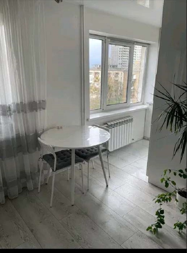 Продаж 2-кімнатної квартири 45 м², Харківське шосе, 9