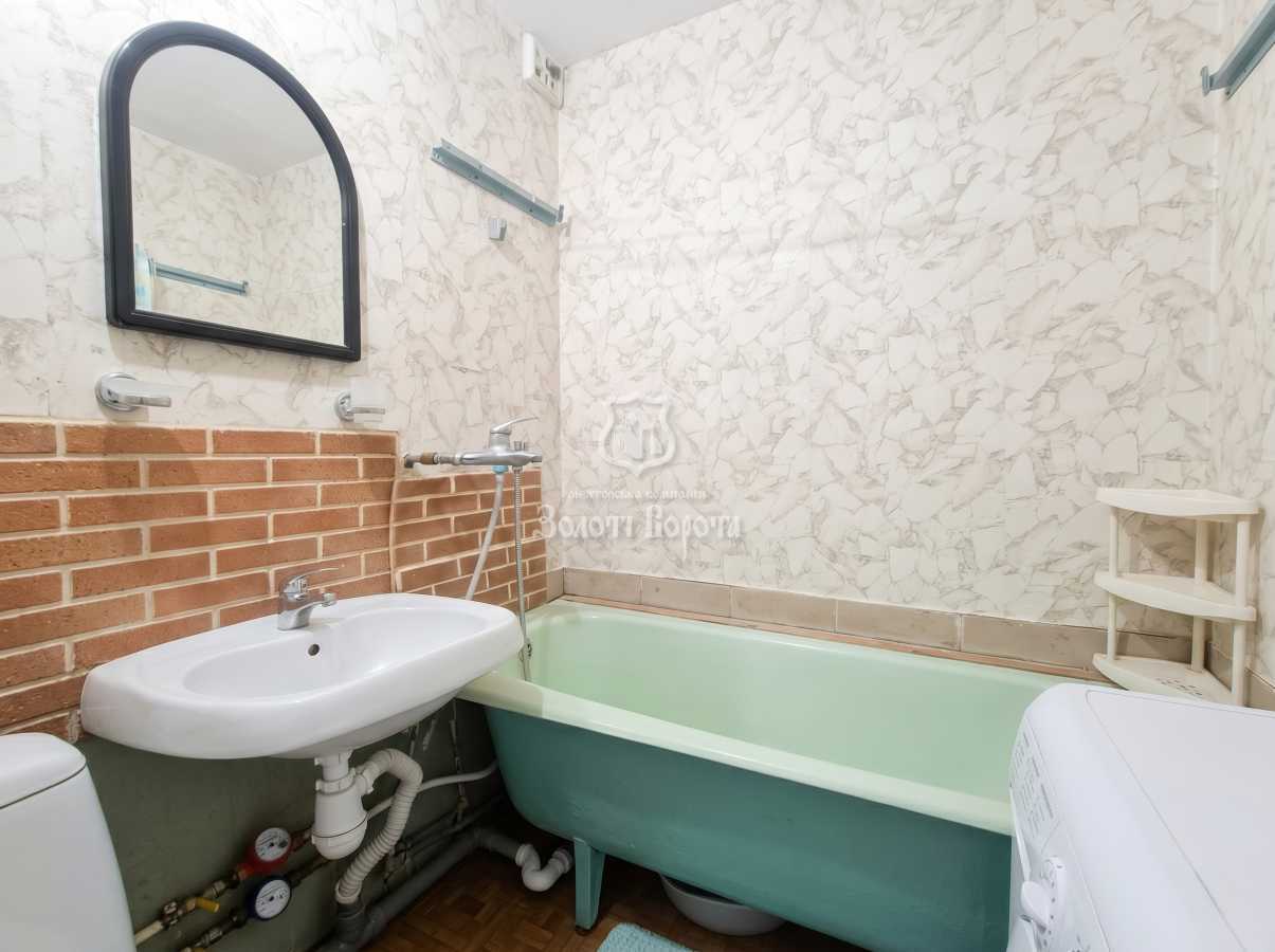 Продаж 3-кімнатної квартири 70.6 м², Машинобудівельників, 9