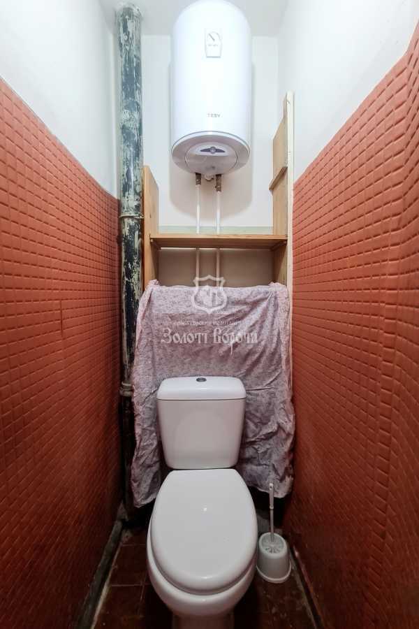 Продаж 3-кімнатної квартири 70.6 м², Машинобудівельників, 9