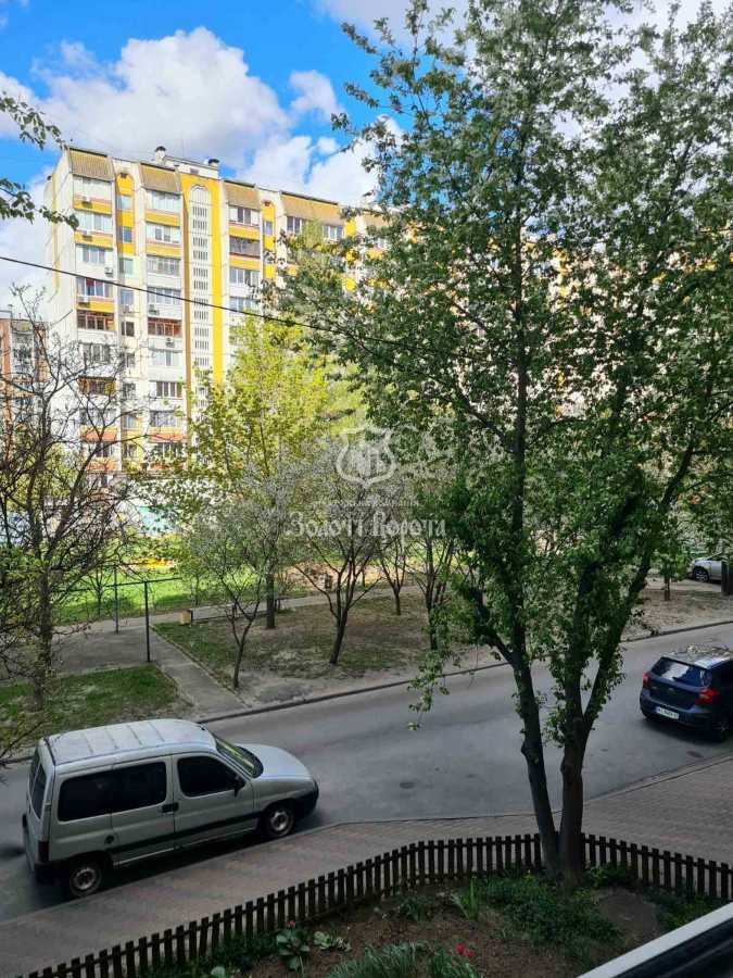 Продаж 3-кімнатної квартири 70.6 м², Машинобудівельників, 9