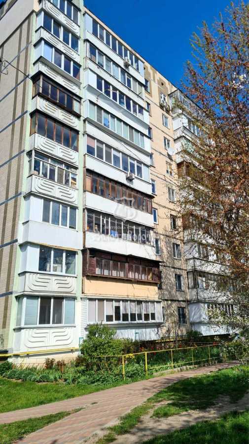 Продаж 3-кімнатної квартири 70.6 м², Машинобудівельників, 9