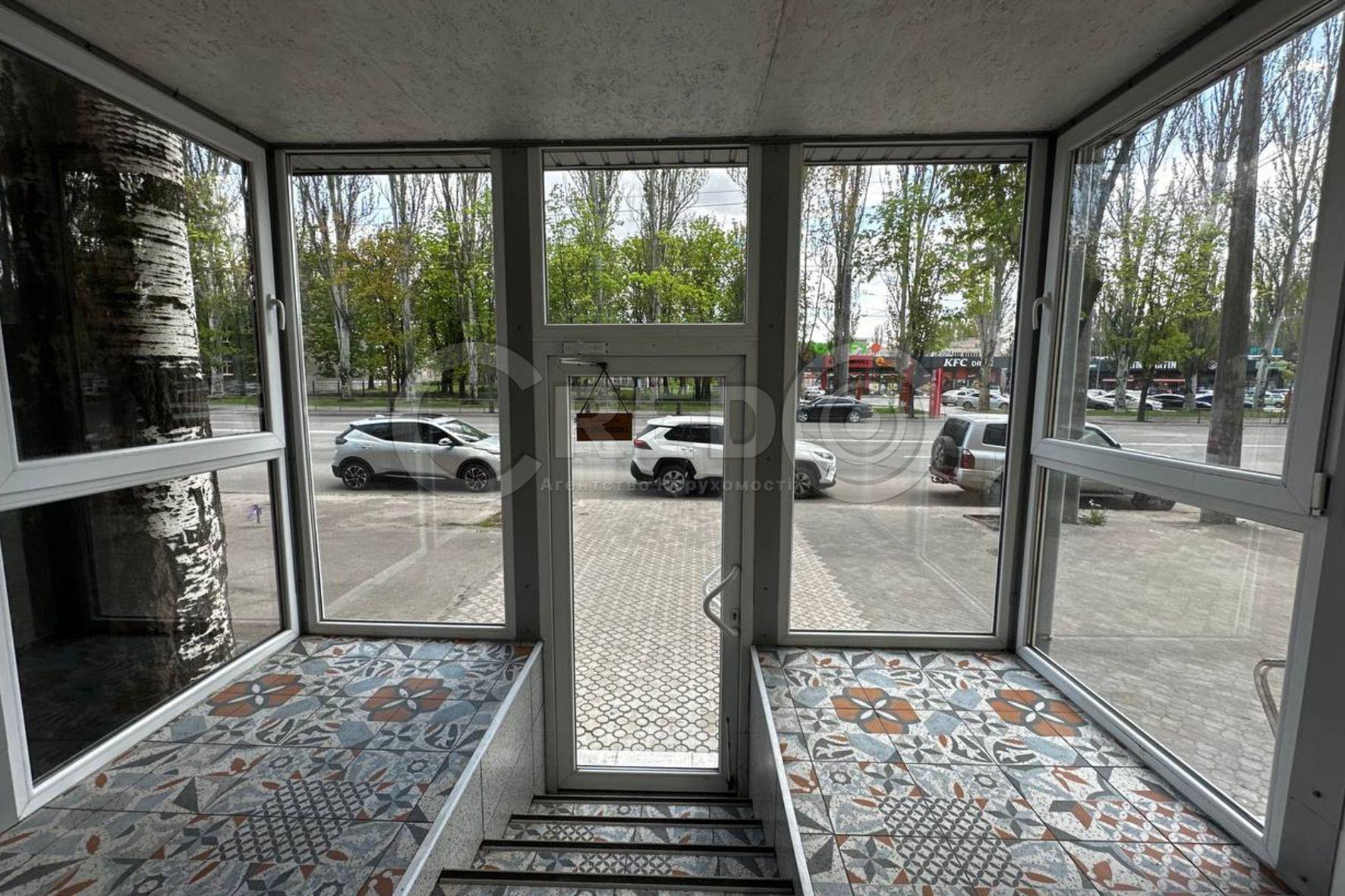 Аренда торгового помещения 61.8 м², Гагарина просп.