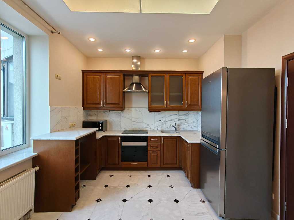 Аренда 2-комнатной квартиры 95 м², Молдавская ул., 2