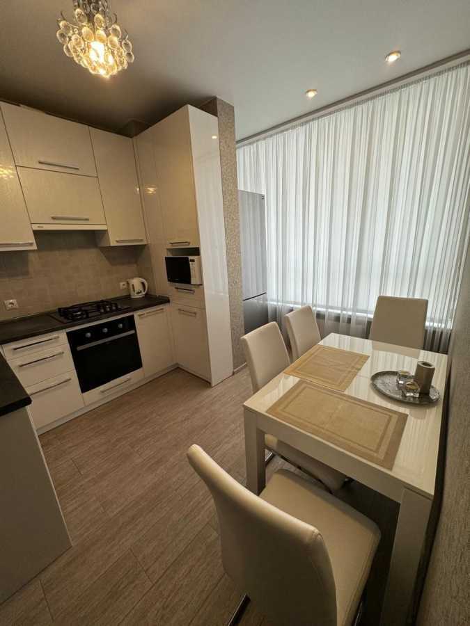 Продаж 1-кімнатної квартири 38 м², Практична вул., 4