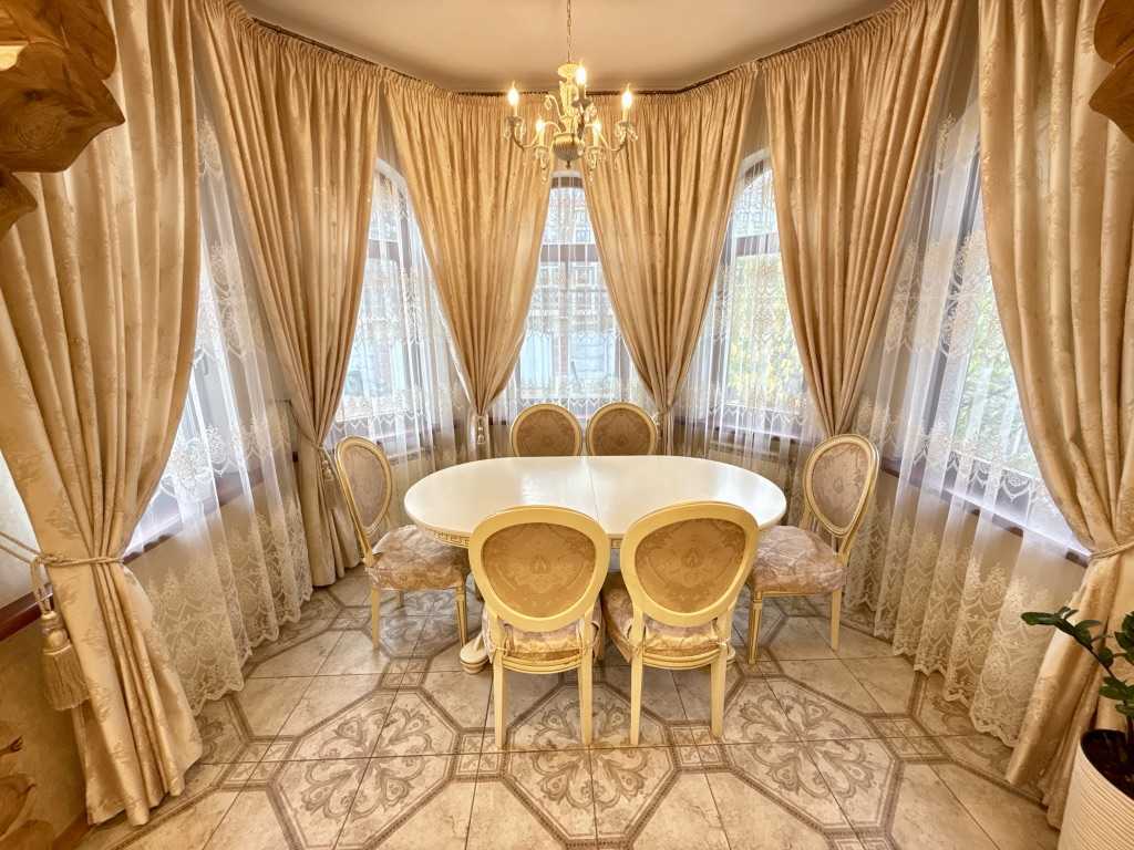 Оренда будинку 300 м², Радистів вул.