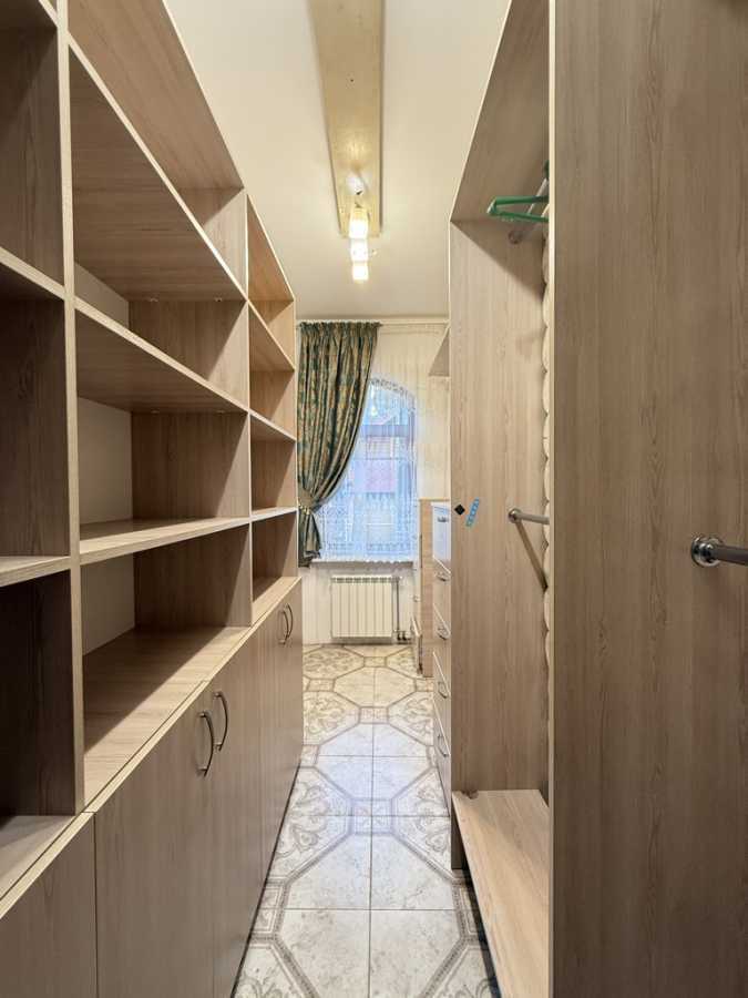 Оренда будинку 300 м², Радистів вул.