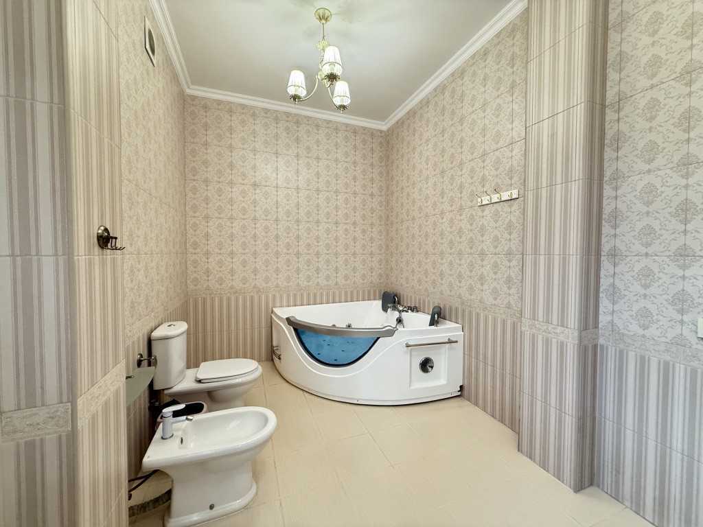Оренда будинку 300 м², Радистів вул.