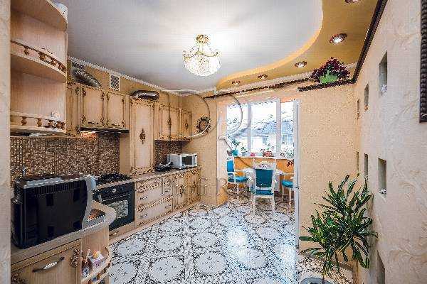 Продаж 3-кімнатної квартири 95 м², Івана Франка вул., 5