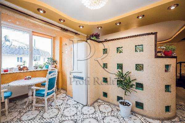 Продаж 3-кімнатної квартири 95 м², Івана Франка вул., 5