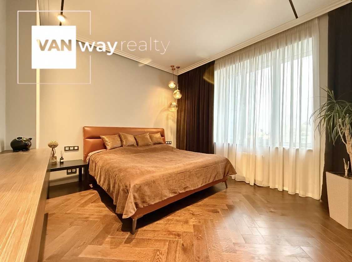 Продаж 3-кімнатної квартири 126.7 м², Микільсько-Слобідська вул., 3А