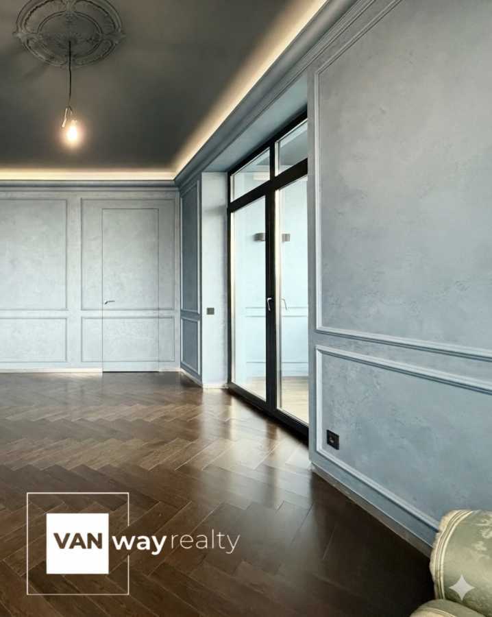 Продаж 3-кімнатної квартири 126.7 м², Микільсько-Слобідська вул., 3А