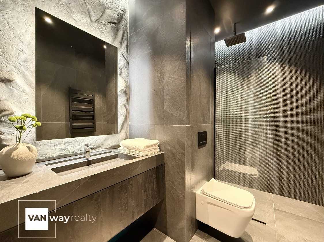 Продаж 3-кімнатної квартири 126.7 м², Микільсько-Слобідська вул., 3А