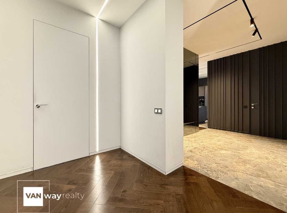 Продаж 3-кімнатної квартири 126.7 м², Микільсько-Слобідська вул., 3А