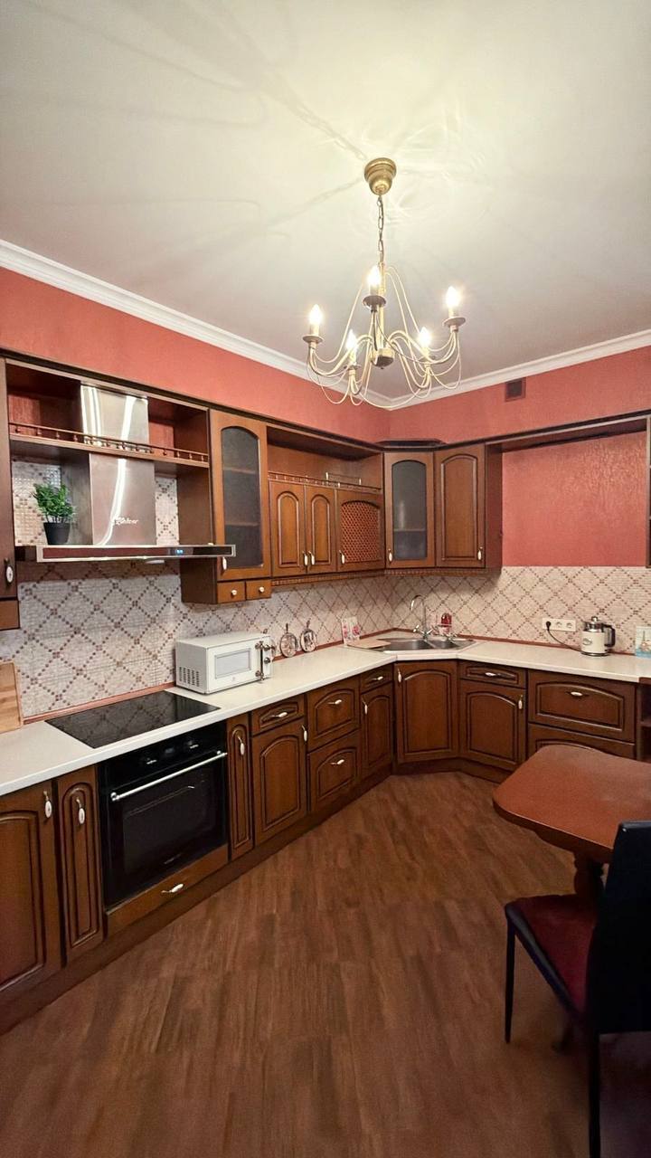 Аренда 3-комнатной квартиры 97 м², Гната Хоткевича ул.