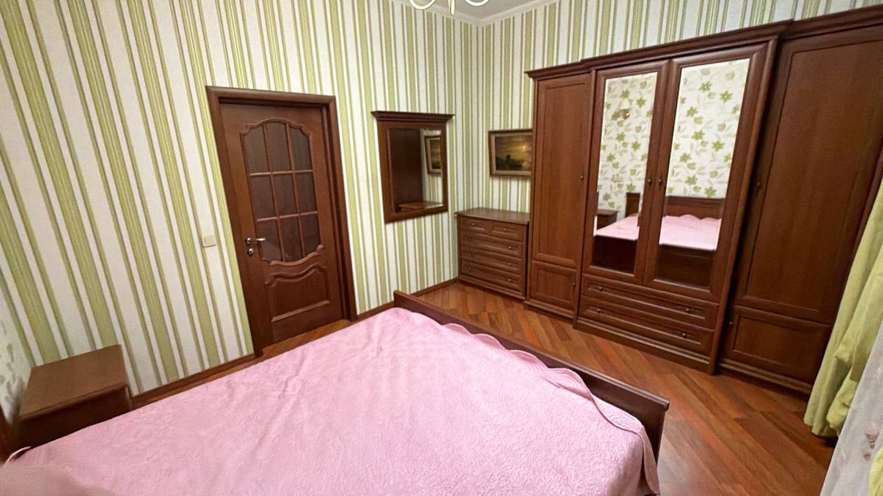 Аренда 3-комнатной квартиры 97 м², Гната Хоткевича ул.