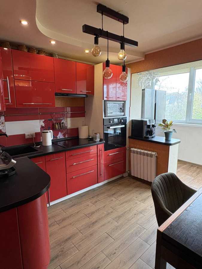 Продаж 3-кімнатної квартири 80 м², Чеботарьова вул., 30