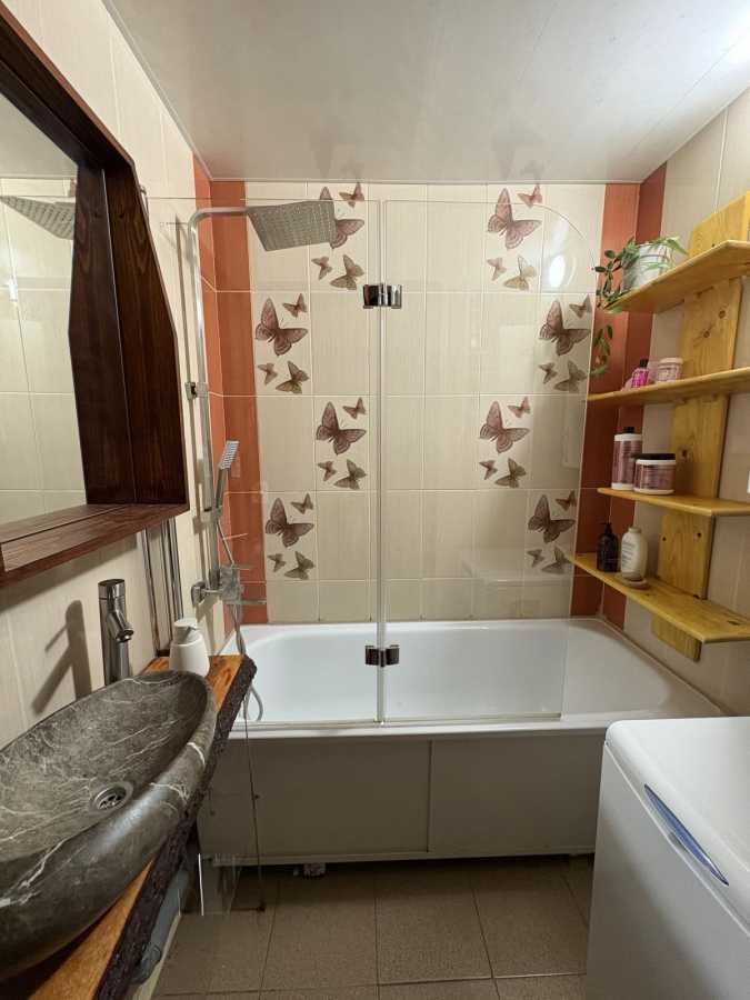 Продаж 3-кімнатної квартири 80 м², Чеботарьова вул., 30