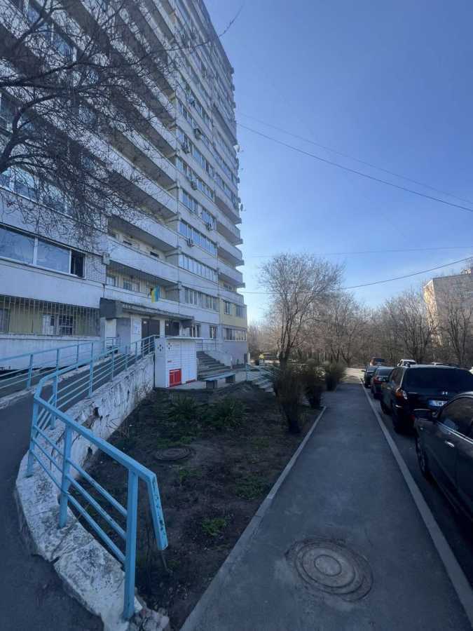 Продаж 3-кімнатної квартири 80 м², Чеботарьова вул., 30