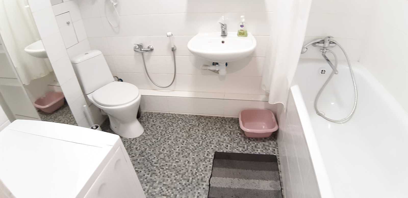 Аренда 1-комнатной квартиры 50 м², Академика Глушкова просп., 9Е