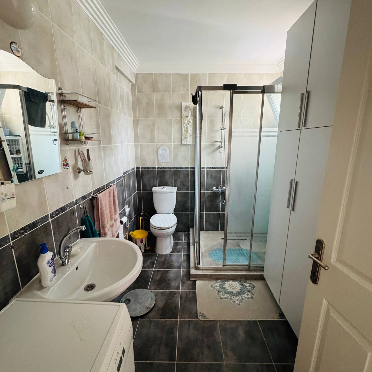 Продаж 3-кімнатної квартири 142 м²