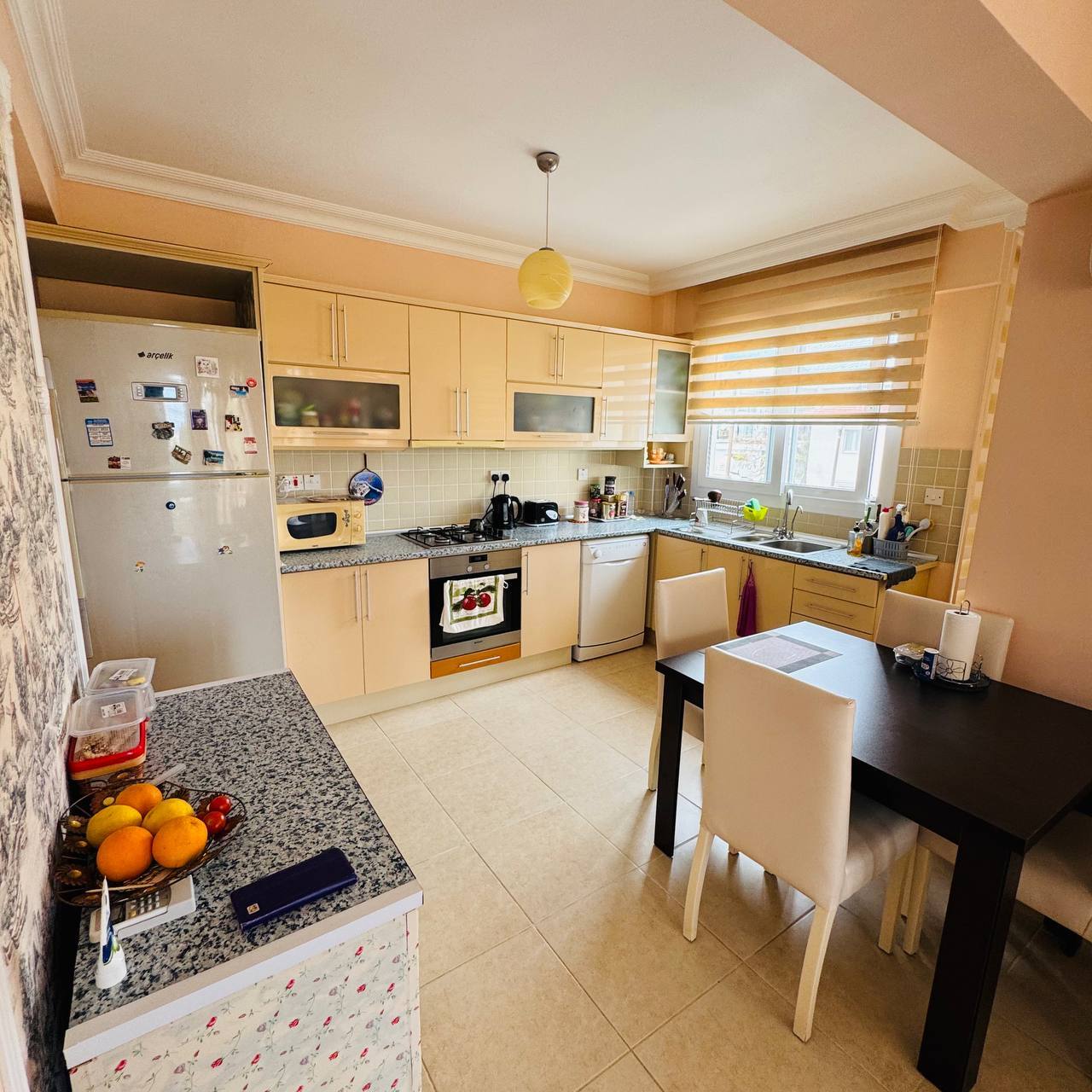 Продаж 3-кімнатної квартири 142 м²